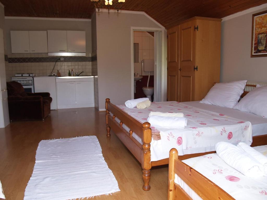 Jelena Hotel Korenica Quarto foto